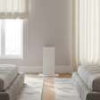 Cortinas do teto ao chão: o truque visual simples que faz o pé-direito parecer mais alto
