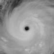 'Ciclone monstro' chega a 296 km/h e forma olho gigante no Oceano Pacífico
