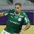 Paulinho tem lesão na panturrilha confirmada após duelo com o Fluminense