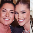 Virginia Fonseca surpreende ao colocar mãe para fazer faxina em mansão: 'Te pago em dólar'