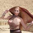 Por que diabos Malévola foi sensualizar em um país que oprime e prende gays e transexuais?