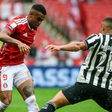Internacional vence o Botafogo e deixa o Z4 do Brasileirão