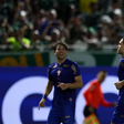 Palmeiras domina, vence o Red Bull Bragantino e assume a liderança do Brasileirão
