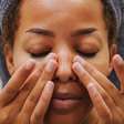 Dermatologista ensina cuidados essenciais com a pele que nunca saem de moda
