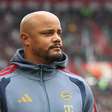 Kompany desmaia durante treino do Bayern e é levado ao hospital