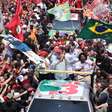 Lula reúne multidão em Copacabana e segue para SP em último dia de campanha