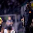 "Não acabou aqui", prega estreante Seedorf após revés do Corinthians