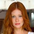 Marina Ruy Barbosa surge com look básico para votar e detalhe chama atenção: 'Estrelas'