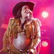 Lauana Prado vai fazer o primeiro show depois do nascimento do filho, Dom