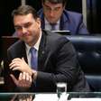 Flávio Bolsonaro descumpre ordem de Moraes e não entrega passaporte à PF