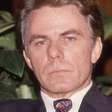 'A banana me persegue até hoje!': em 1989, um famoso político corrupto fugiu de avião do Brasil ofendendo o país em cena de novela da Globo; quase 40 anos depois, ator Reginaldo Faria, de 89 anos, ainda é lembrado pela sequência