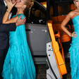 Vestido azul com capa até o chão, joias de R$ 450 mil e Rolls-Royce de R$ 11 milhões: Cela Lopes, influenciadora que 'brinca' de ser milionária, faz 25 anos no 6º melhor hotel do mundo