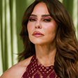 Paolla Oliveira prova ar fashion do crochê com vestido vinho de R$ 293