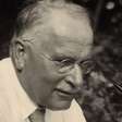 Carl Jung, psiquiatra: "O homem que envelhece deveria saber que existe um processo interno e implacável que força a restringir sua vida"