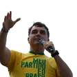 PF cumpre mandados em endereços ligados a Flávio Bolsonaro