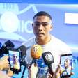 Carlos Vinícius, do Grêmio, cita o Vasco ao falar sobre o seu futuro