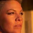 Pink reage após foto sem maquiagem viralizar e dispara: "Eu estou maravilhosa"