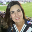 Parecem sandálias birken, mas são os novos chinelos de marca nacional na cor 'Gigante da Colina' que a minha tia, torcedora fanática, vai usar com a camisa do Vasco no próximo jogo contra o Flamengo