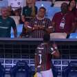 Hulk discute com torcedor do Fluminense em pleno Maracanã