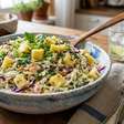 Salada cremosa de repolho com abacaxi: leve, crocante e deliciosa