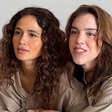 Atrizes da Globo dão beijaço em nova série e fervem a web