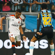 Grêmio vence o Athletico, deixa o Z4, e afunda o Internacional