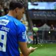 Após mais um gol no Atlético, Kaio Jorge joga milho para torcida do Galo