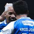 Kaio Jorge provoca o Atlético e joga milho no gramado da Arena: "Minha casa"