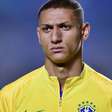 Justiça nega pedido para obrigar o jogador Richarlison a apagar posts sobre ilha