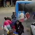 Passageiros quebram janelas e pulam de ônibus para escapar de incêndio em SC