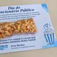 Servidores de Florianópolis recebem cartão com milho de pipoca cru como homenagem