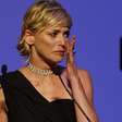 Sharon Stone chora ao lembrar morte de atriz