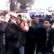 Video mostra desespero de multidão em confronto na Síria