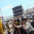 Iêmen: soldados afastam manifestantes com tiros; veja