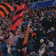 Torcida do Shakhtar vibra com gol de brasileiro; confira