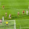 Árbitro é "atropelado" no empate entre Metalurg e Arsenal