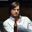 Ashton Kutcher vive Steve Jobs no cinema; veja trailer
