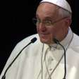 Papa pede perdão por não falar em português em evento