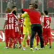 Olympiacos humilha o PAOK e abre 6 pontos