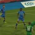 Atacante faz gol de calcanhar sem querer na Rússia; assista