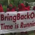 Familiares protestam seis meses após sequestro de nigerianas