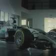 Campeã Mercedes mostra novo carro e faz promessas para 2015