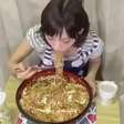 Comilona! Japonesa devora 4 quilos de macarrão em 3 minutos