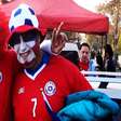 Viva Chile! Torcida se fantasia e celebra vitória da seleção