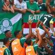 Dudu faz golaço de cobertura e Palmeiras atropela o São Paulo no Allianz Parque