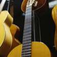 Cientistas alteram madeira para melhorar som de violão