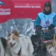 300 cães aceleram nos Alpes franceses em corrida de trenós