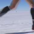 Corredores enfrentam gelo e neve em maratona mundial