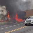 Carretas batem de frente na BR 277 e grande incêndio destrói veículos em Candói