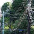 Região Norte de Cascavel recebe trabalho de retirada de fios elétricos